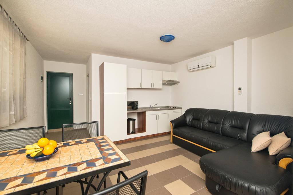 Apartment Afrika Makarska Exteriör bild