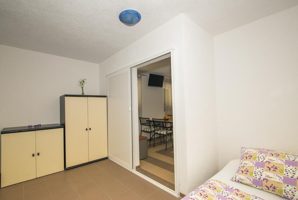 Apartment Afrika Makarska Exteriör bild